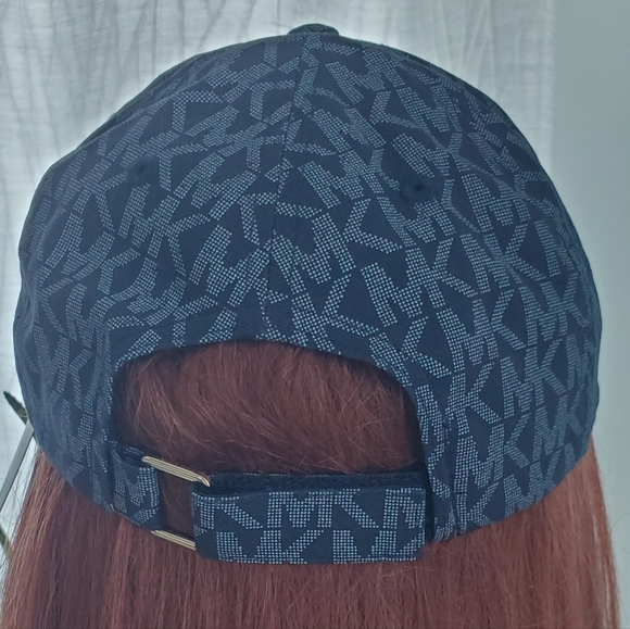 Michael Kors cap. - Picture 2 of 3